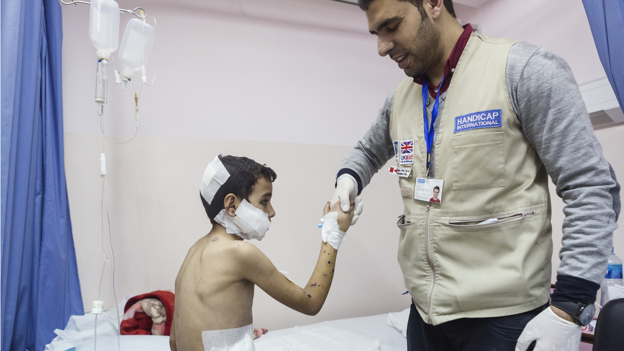 Qusai, 12 ans, victime de bombardements en Syrie fin 2014, a été pris en charge en Jordanie par Handicap International - Photo d'archive