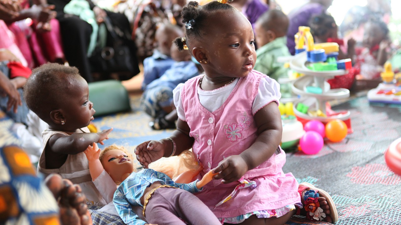 Espace de stimulation précoce dans un centre de santé de Bamako, au Mali