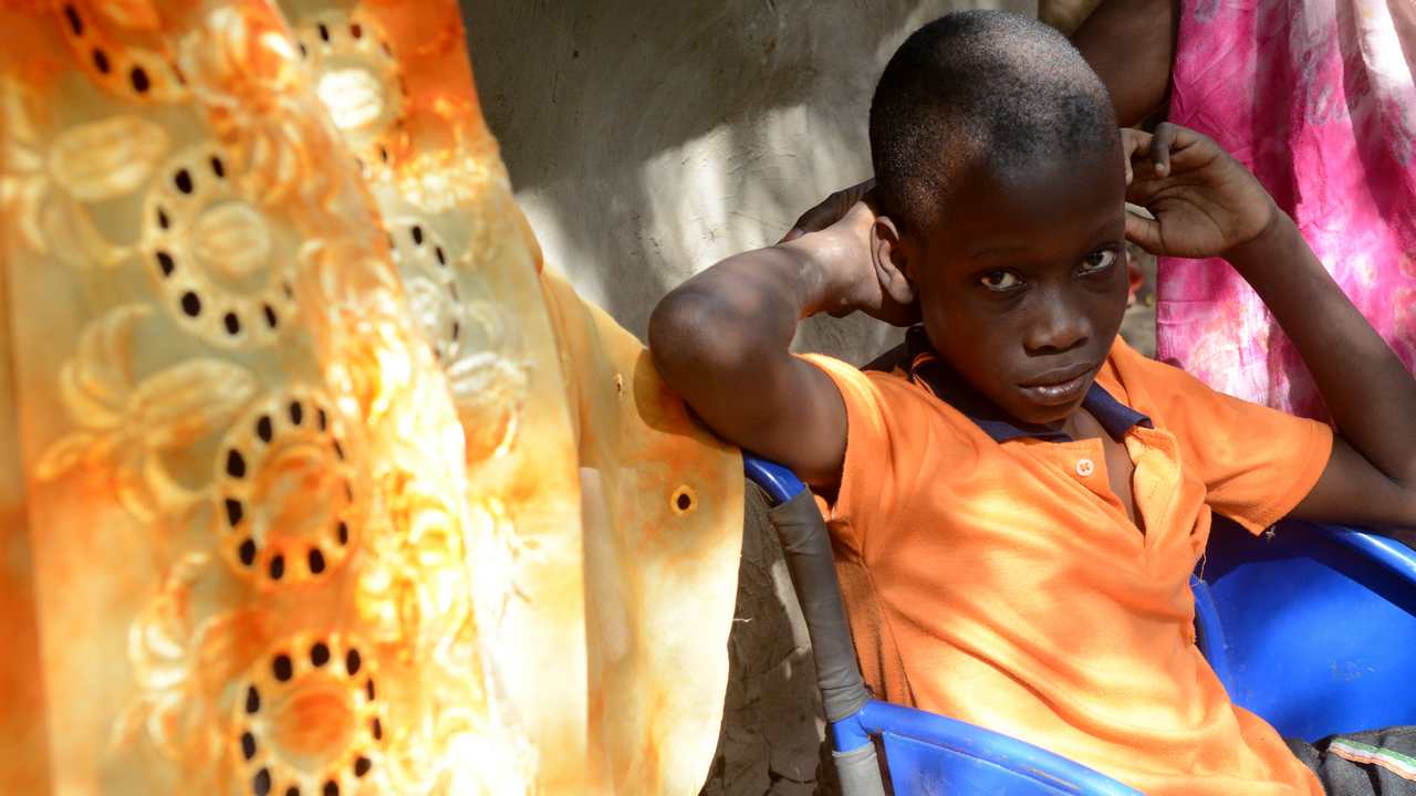 Handicap International a mené plus de 13 000 séances de rééducation auprès de plus de 1 400 patients dans le camp de Kakuma. 