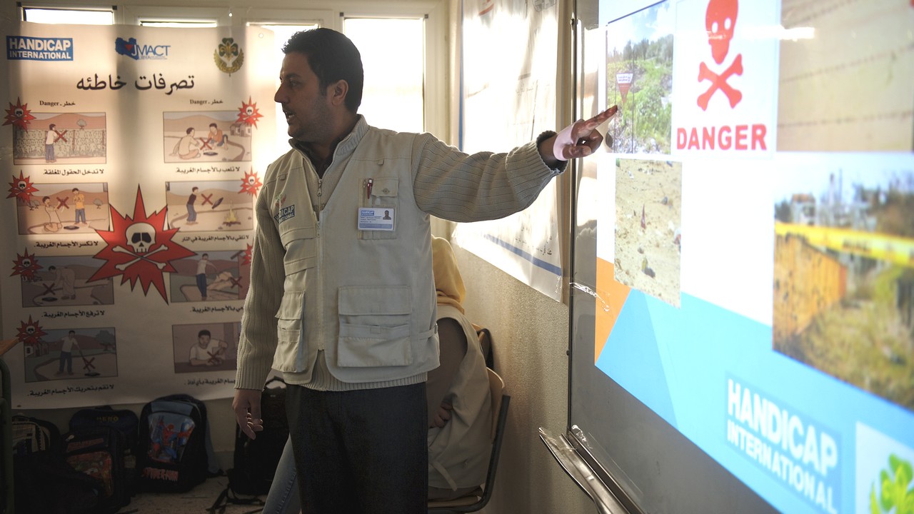 Handicap International Libye. Éducation au risque des mines et autres restes explosifs de guerre