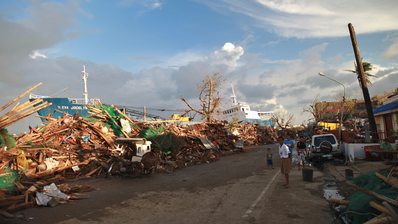 Les Philippines après le passage du Typhon Haiyan en 2013 - image d'archive Handicap International