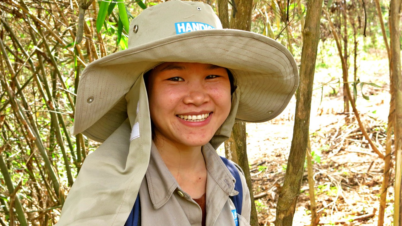 Phon Phet, démineuse au Laos pour Handicap International