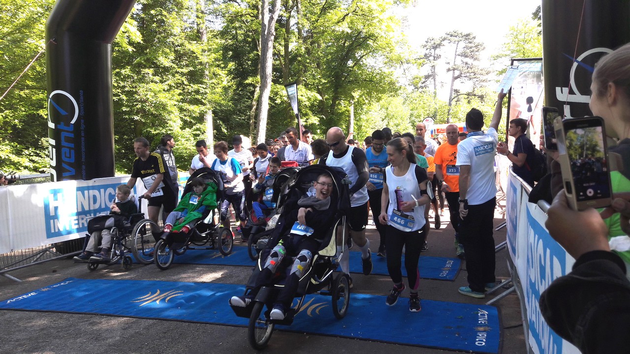 Au départ de Sport Ensemble au bois de Boulogne, le dimanche 14 mai 2017 à Paris avec Handicap International