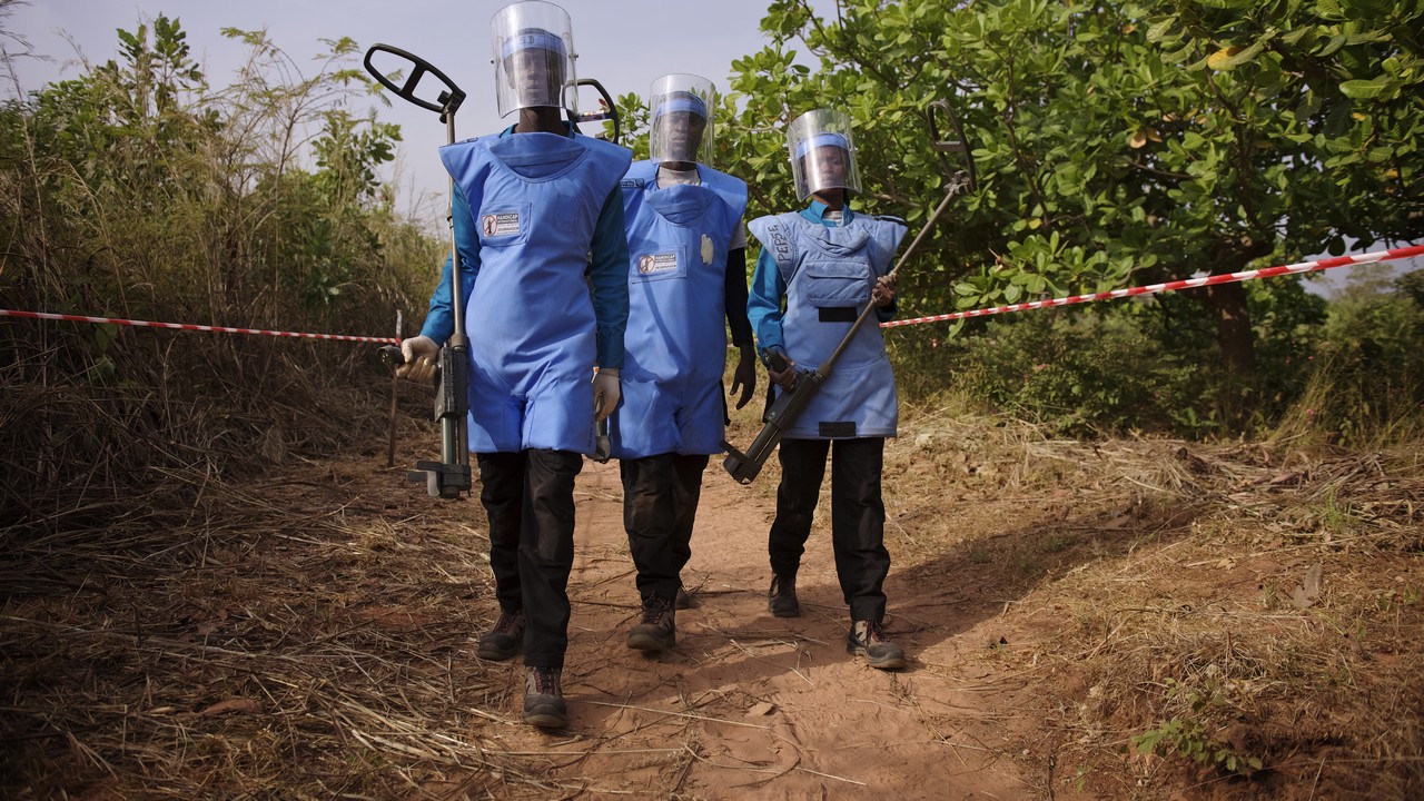 Démineurs de Handicap International en Casamance, au Sénégal