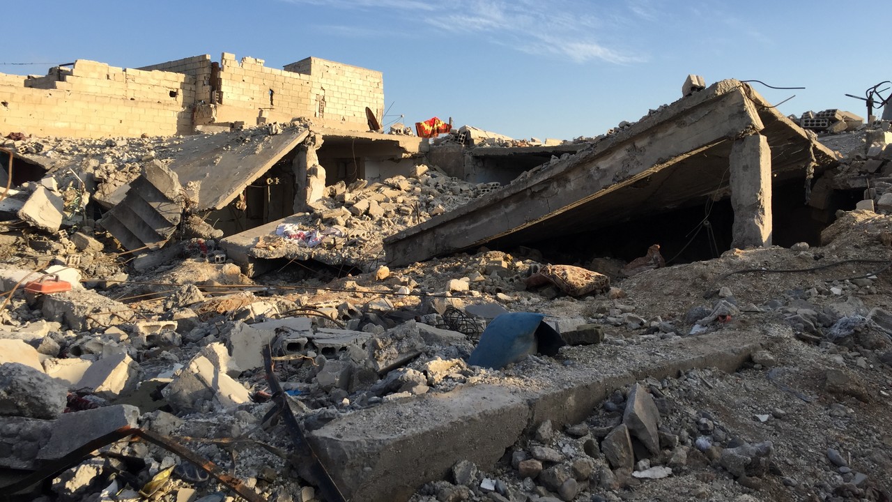 La ville de Kobané en Syrie, presque entièrement détruite, théâtre scandaleux de l'utilisation d'armes explosives en zones peuplées. Photo d'archive Handicap International