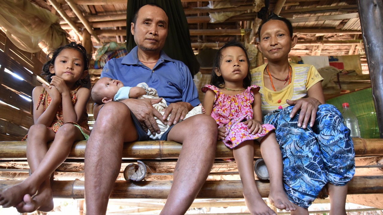 Une famille de réfugiés birmans en Thaïlande