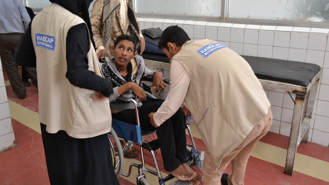 Au Yémen, Handicap International apporte son aide aux blessés dans les hôpitaux